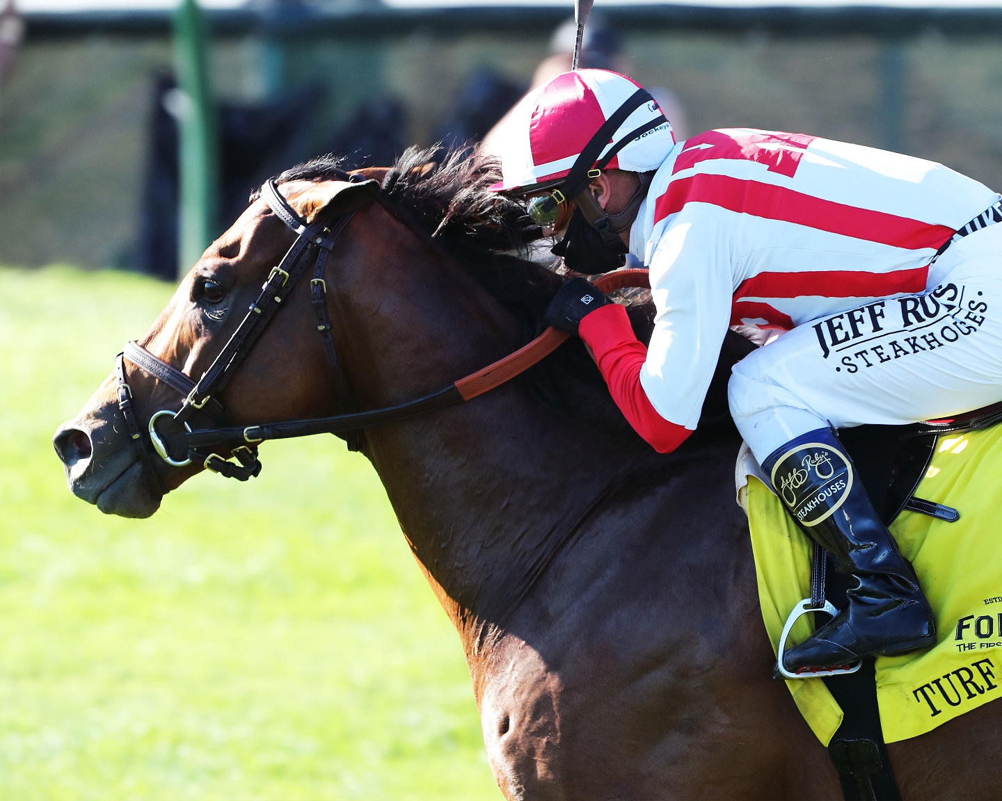 Digital Age gana con autoridad el Old Forester Turf Classic