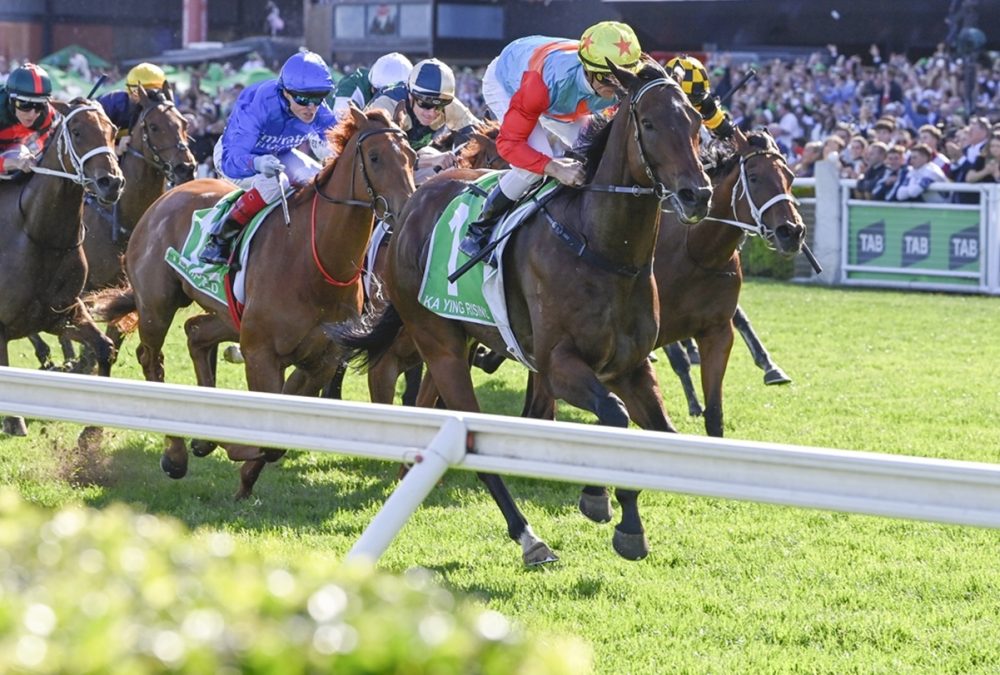 Ka Ying Rising superando a Tempted y Joliestar en el TAB Everest de 2025 – foto vía: Sky Racing World